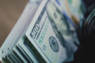 borse-in-rialzo,-oro-ai-massimi-e-timori-per-lo-shutdown-usa